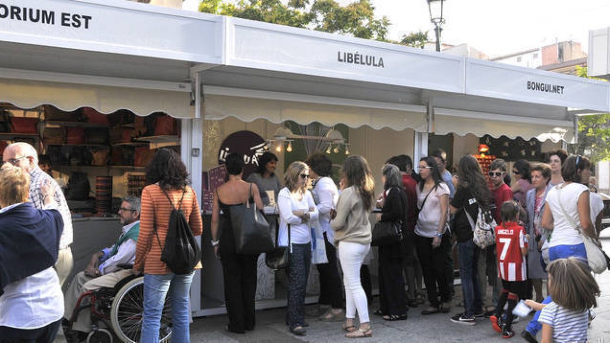 La Feria de Artesanía comenzó ayer. VALENTÍN GUISANDE-