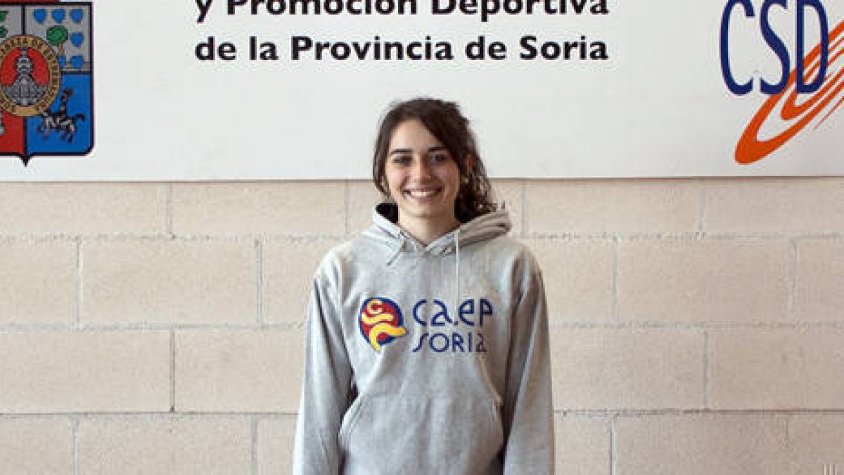 Laura Izquierdo consiguió la medalla de plata en pértiga en el Nacional Júnior de Pista. / Caep Soria-
