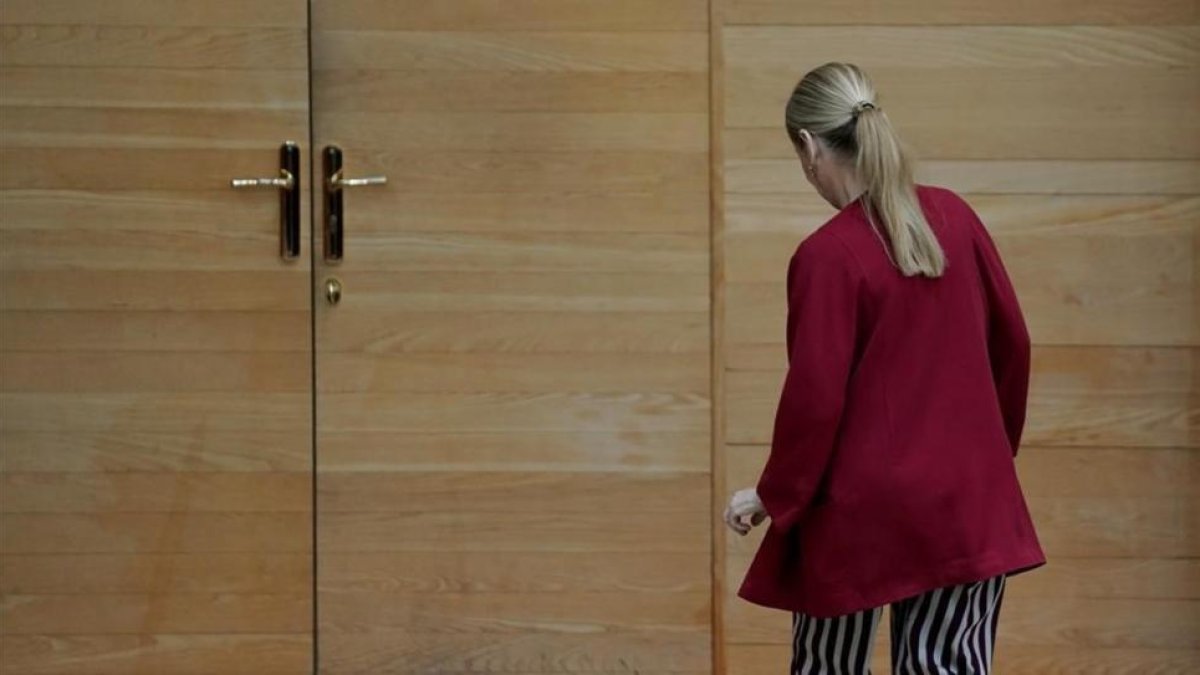 Cifuentes abandona la asamblea-JOSE LUIS ROCA