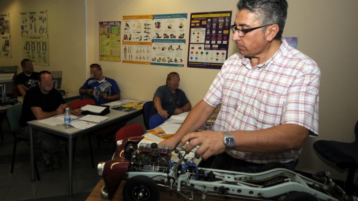 Las autoescuelas pueden revertir el proceso.-Valentín Guisande