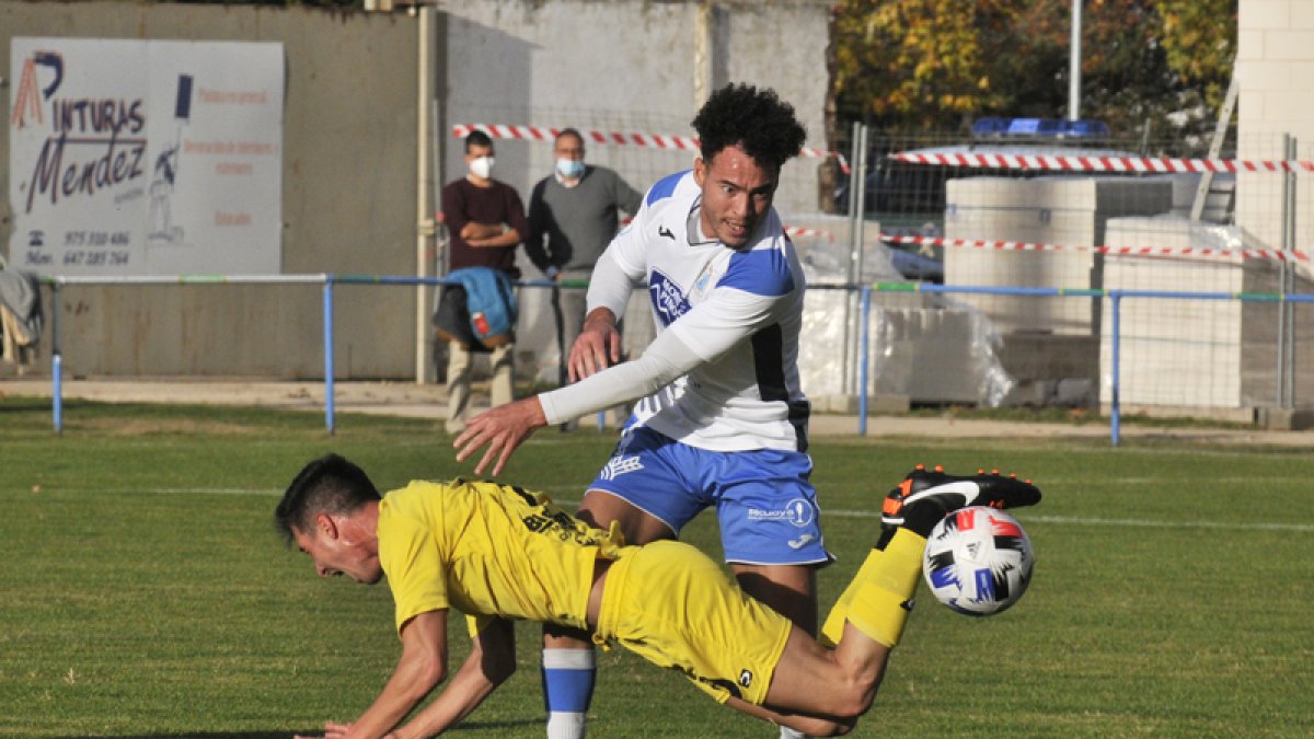 Derrota del Almazán en Burgos en un partido en el que mereció el empate. VALENTÍN GUISANDE
