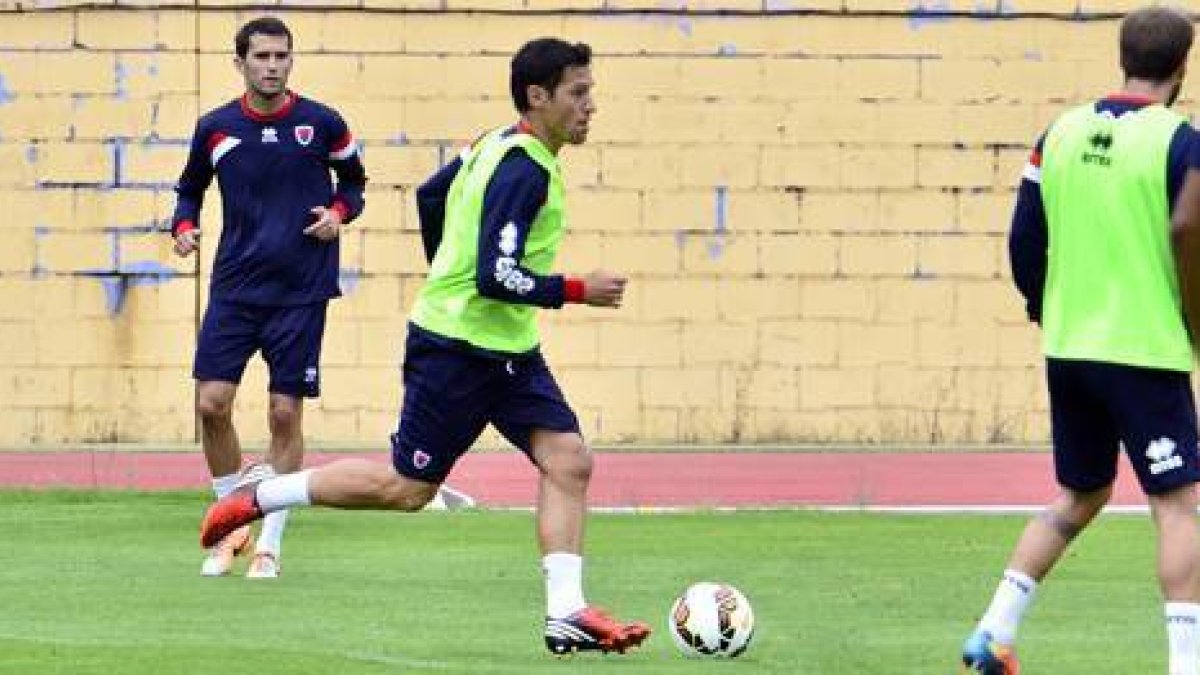 Del Pino será esta noche titular después de nueve meses apartado de los terreno de juego.-ÁLVARO MARTÍNEZ