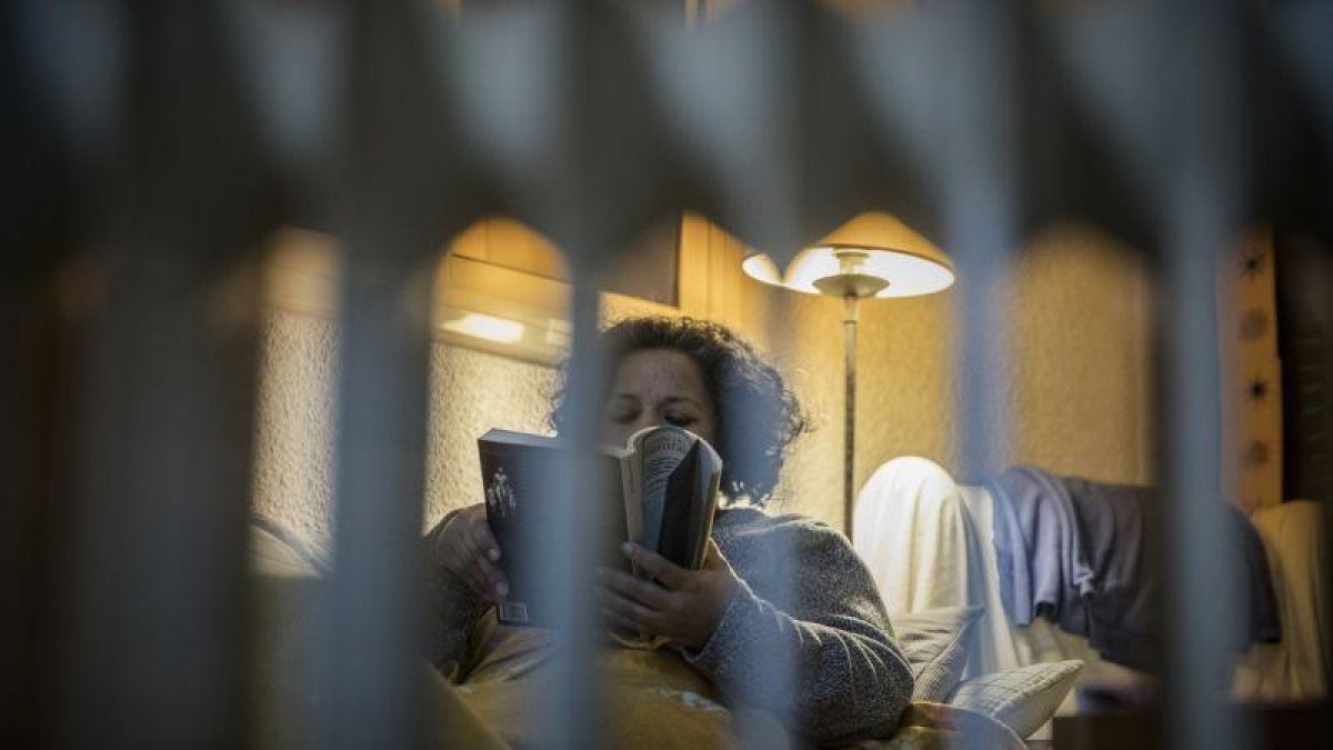 El precio de la electricidad en España supera la media de la UE.-CARLOS MONTANYES (EL PERIÓDICO)