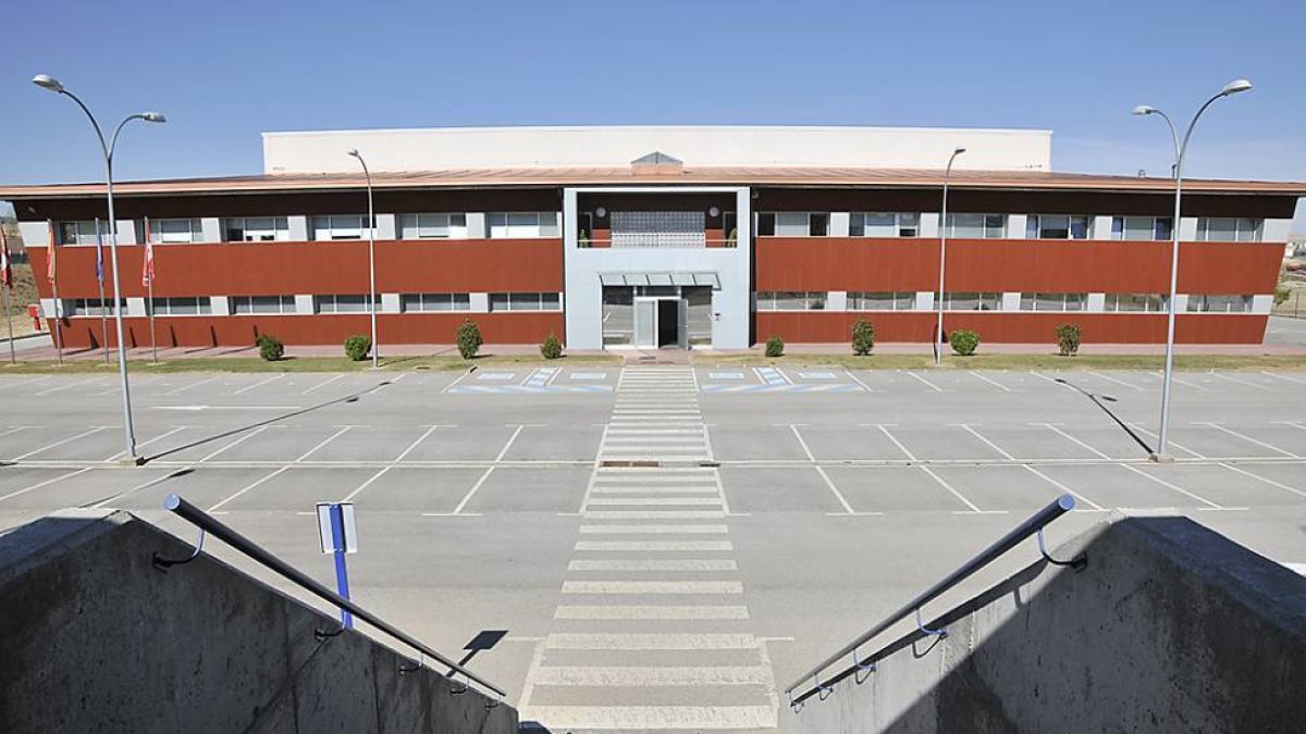 Exterior de la nave en la que se instalará Saiona tras los trabajos de adecuación.-VALENTÍN GUISANDE