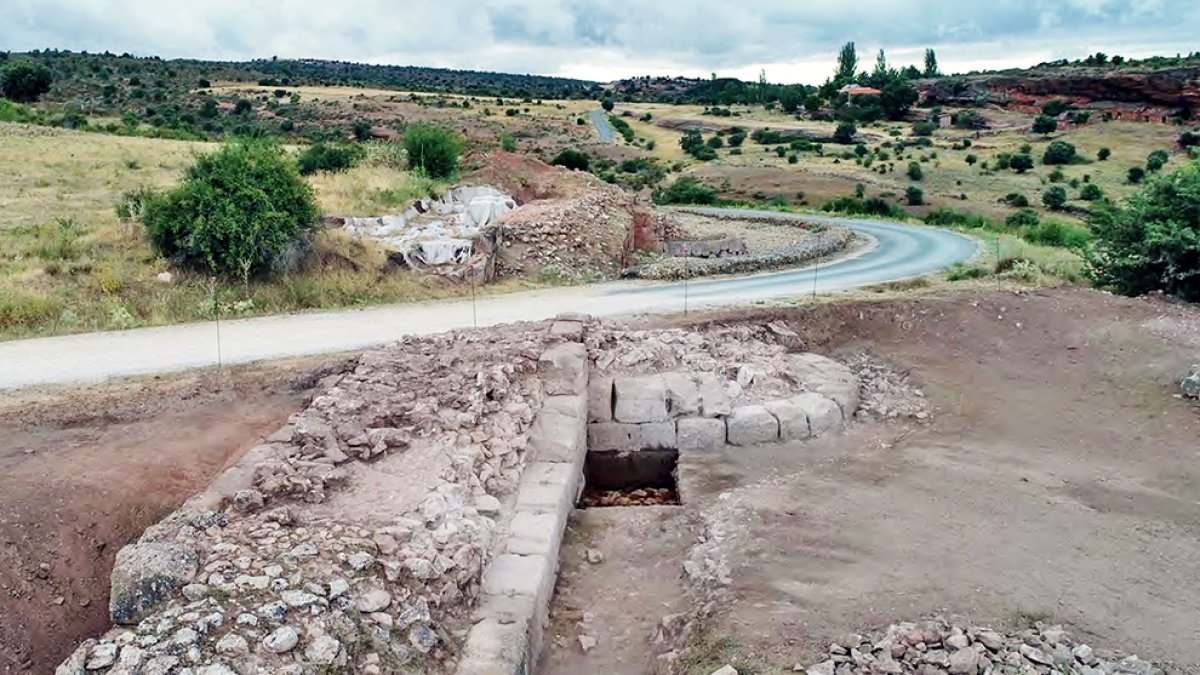 Tramo de muralla de Tiermes excavado. FOTOGRAFÍA DEL PROYECTO BÁSICO