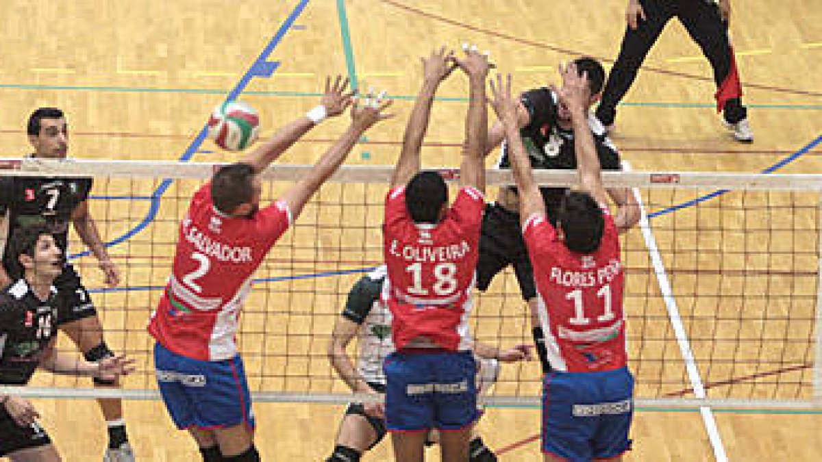 El bloqueo soriano fue una gruz para Unicaja. / Ideal de Almería-