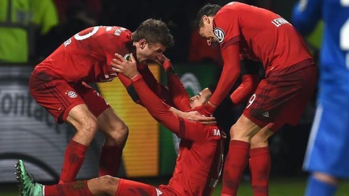 Thiago celebra el gol marcado ante el Bochum.-AFP / PATRIK STOLLARZ