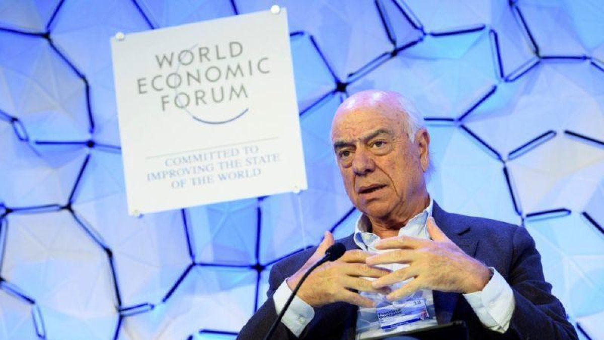 El presidente del BBVA, Francisco González, durante su intervención en la 48ª Reunión Anual del Foro Económico Mundial WEF, en Davos (Suiza).-LAURENT GILLIERON (EFE)