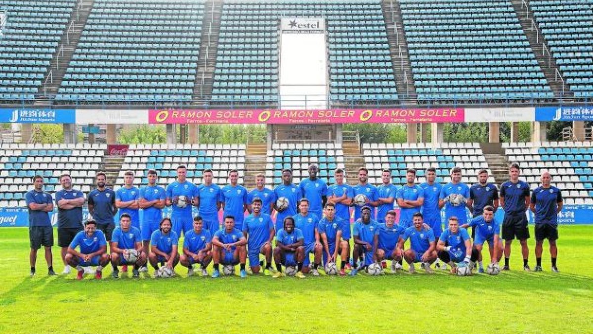 Plantilla y cuerpo técnico del Lleida. HDS