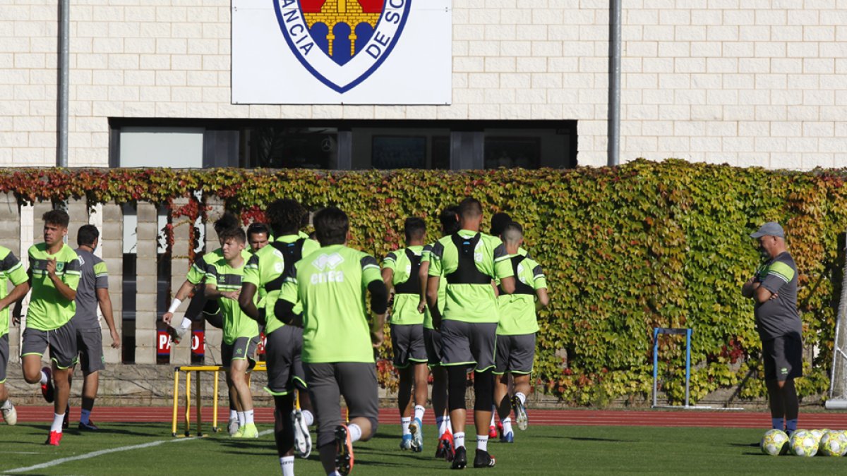 El Numancia ha trabajado con intensidad esta semana pensando únicamente en ganar en Gijón. MARIO TEJEDOR