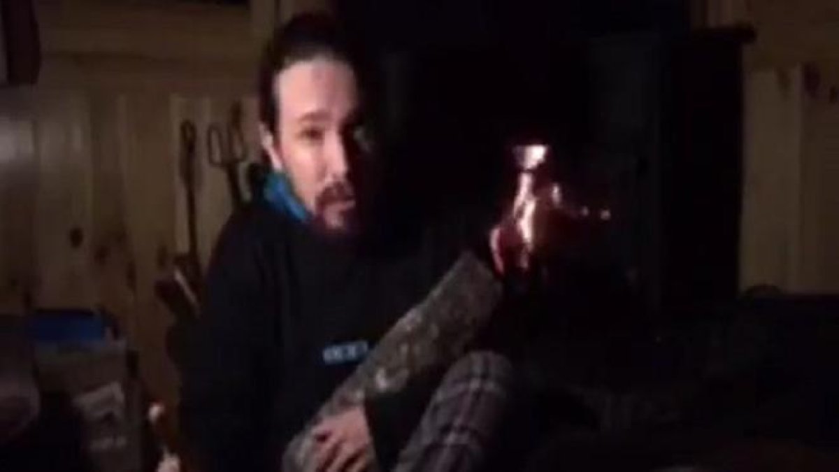 Pablo Iglesias rinde un homenaje a Twin Peaks en un vídeo.-TWITTER