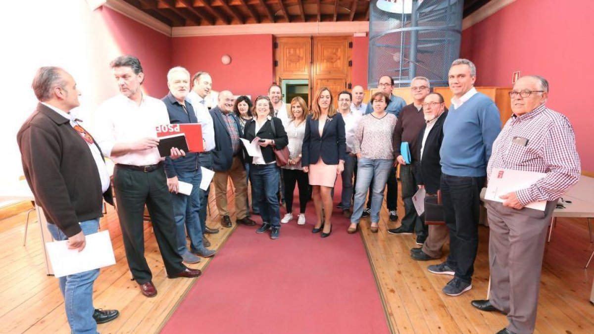 El PSCyL mantiene una reunión de trabajo con alcaldes y concejales en materia de ordenación del territorio a la que asiste la secretaria de Política Municipal, Virginia Barcones.-ICAL