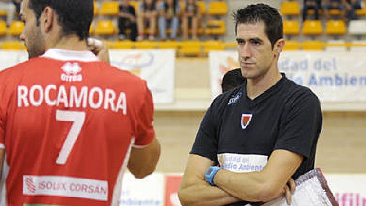 El técnico del CMA de Soria, José Luis Moltó. / VALENTÍN GUISANDE-