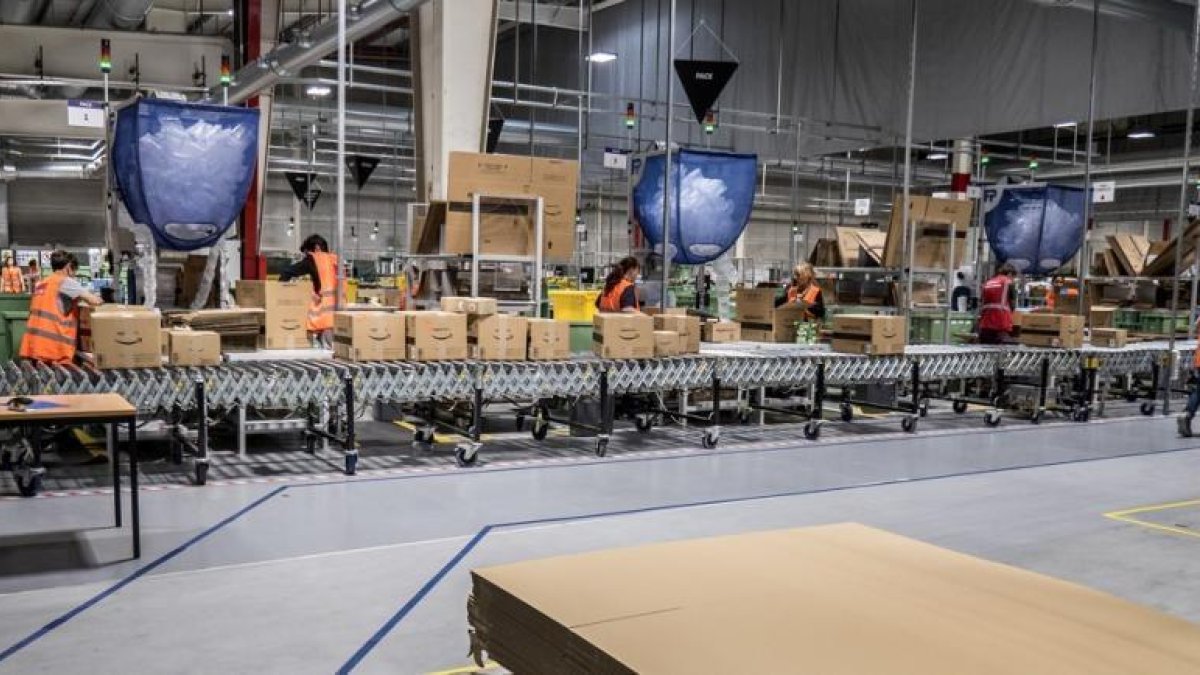 Centro logístico de Amazon en Castellbisbal.-RICARD FADRIQUE