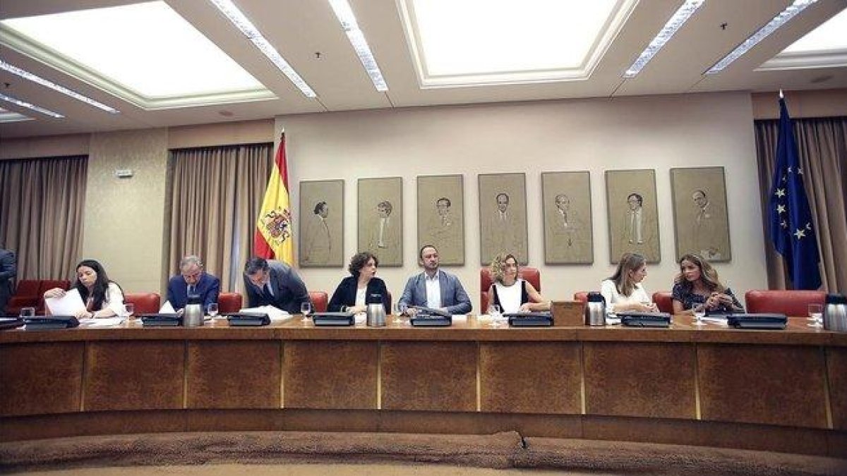 Reunión de la Diputación Permanente en el Congreso de los Diputados-DAVID CASTRO