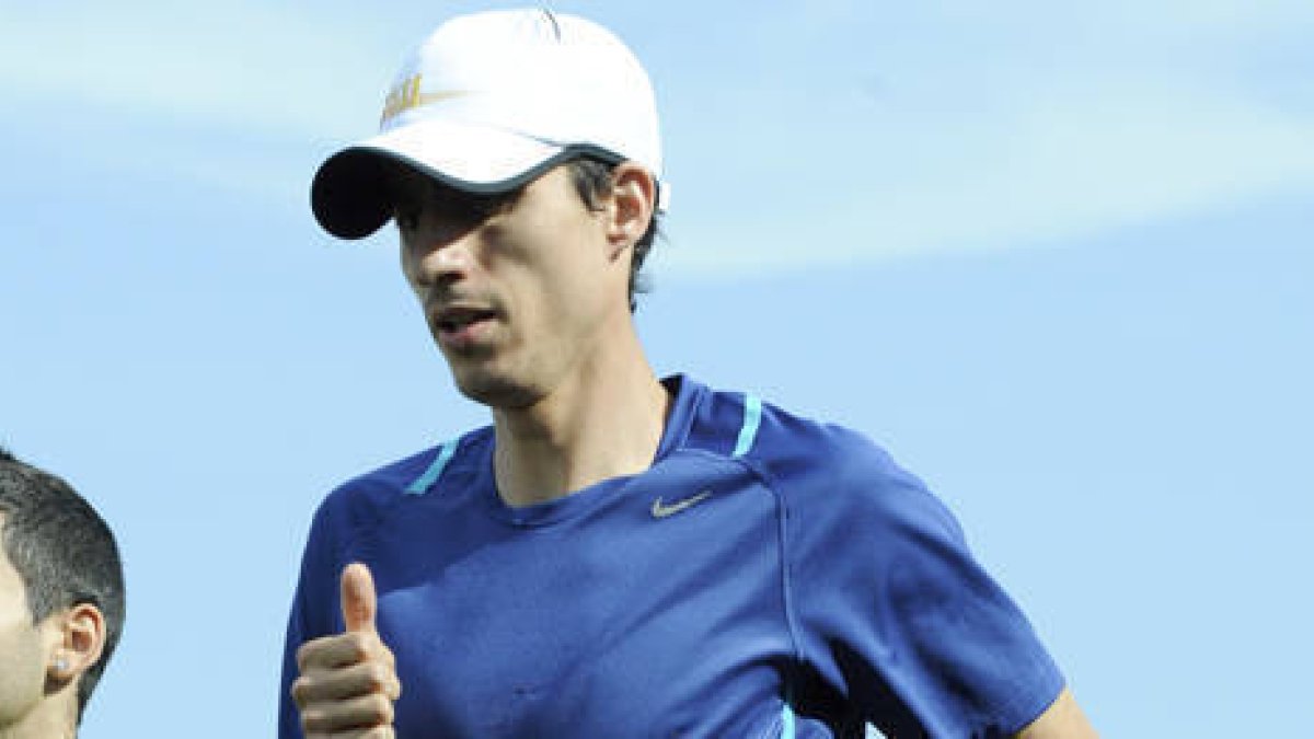 Manuel Olmedo durante un entrenamiento en las instalaciones del Caep Soria. / VALENTÍN GUISANDE-