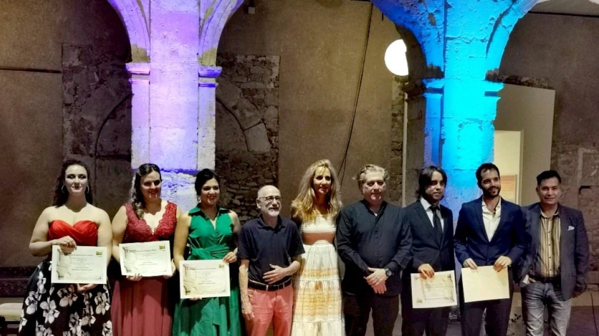 Premiados en una edición anterior del concurso de canto. HDS