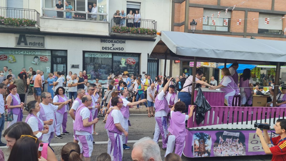 Ambiente en San Leonardo tras el pregón.- R. F.