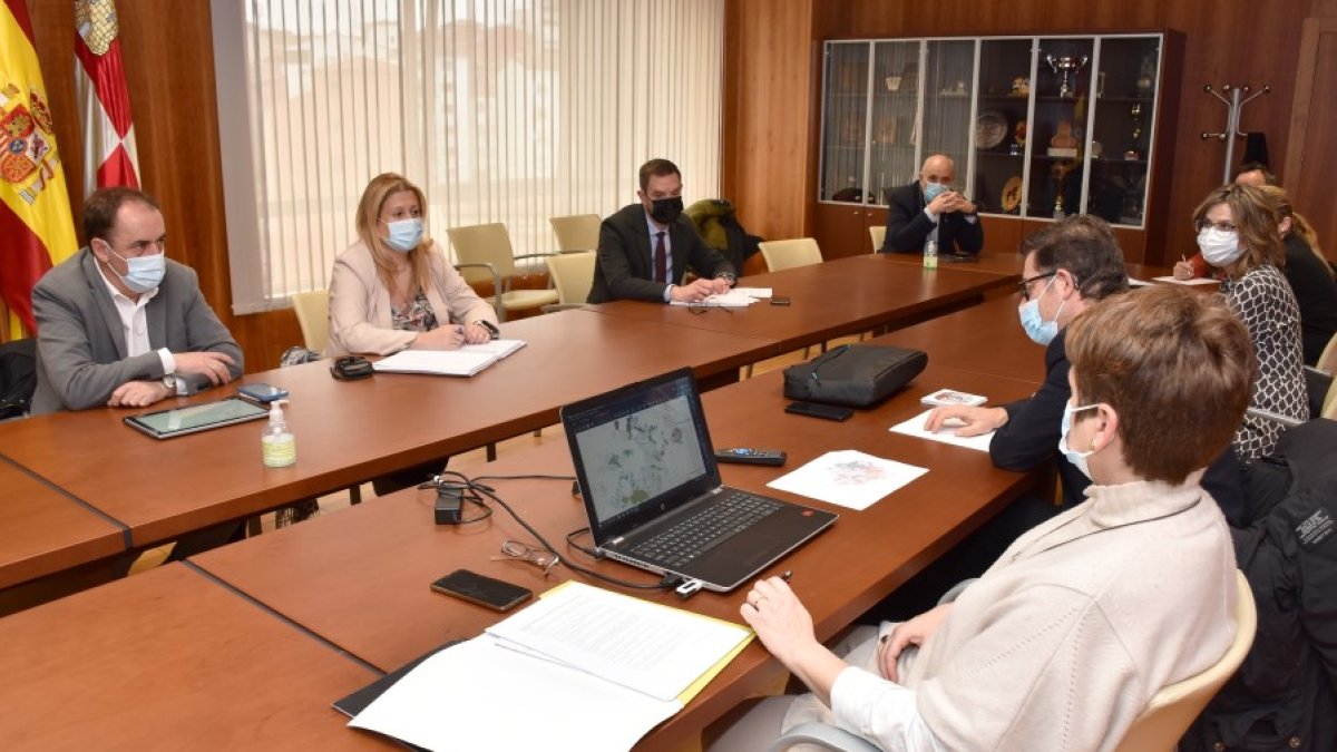 Reunión sobre las Normas Urbanísticas Territoriales de Soria. HDS