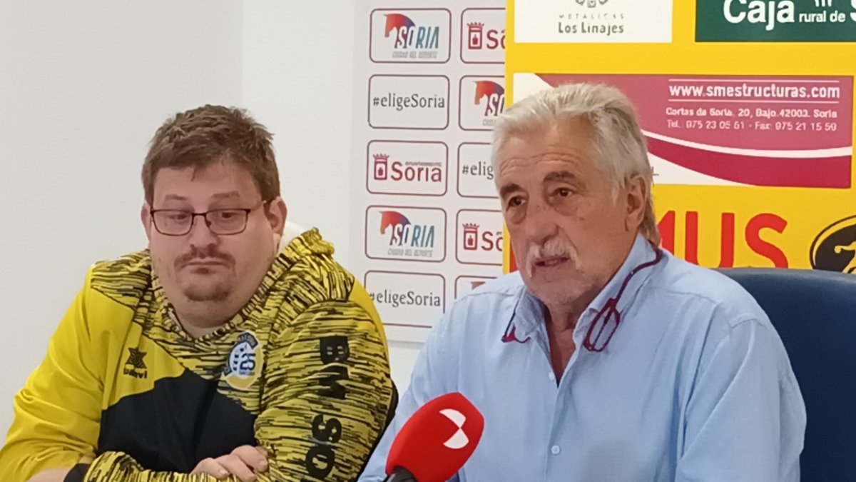 Lluelles y Heras en la rueda de prensa en la que hacían pública la renovación del técnico. R.T.