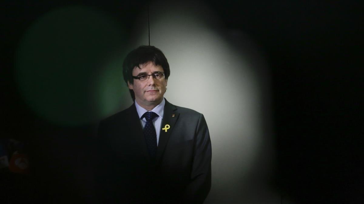 El expresidente de la Generalitat Carles Puigdemont /-AP / MARKUS SCHREIBER