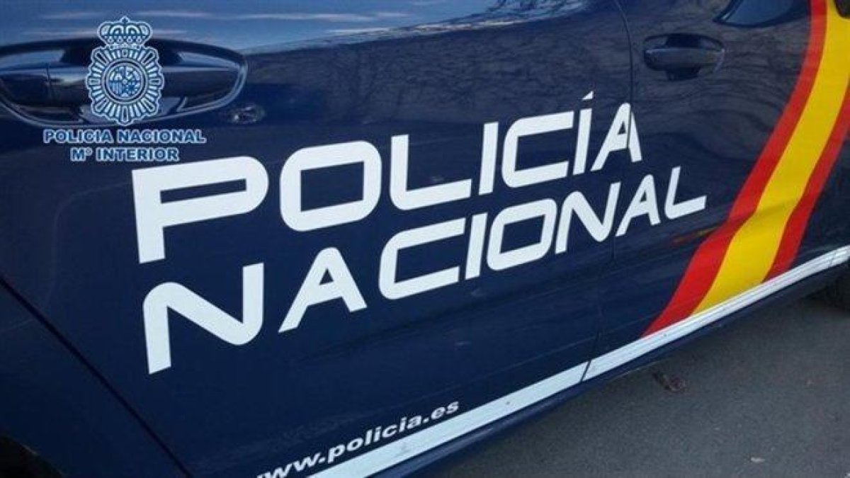 Patrulla de la Policía Nacional, en una imagen de archivo.-EL PERIÓDICO