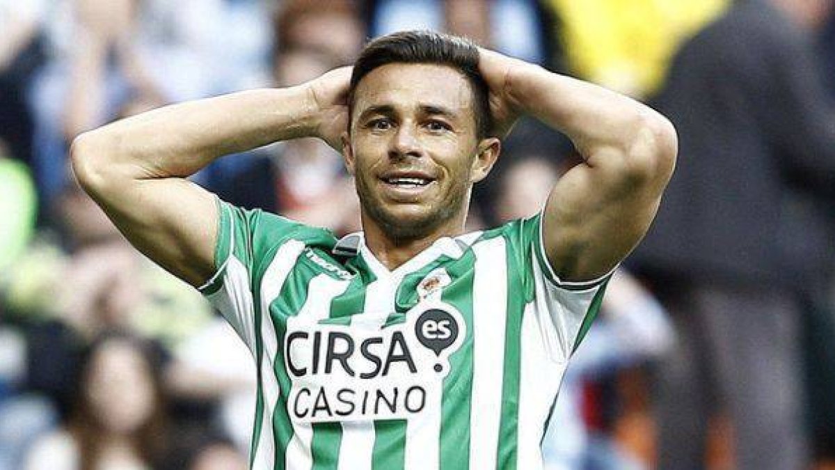 El delantero bético Rubén Castro, durante un partido.-Foto: EFE / BALLESTEROS
