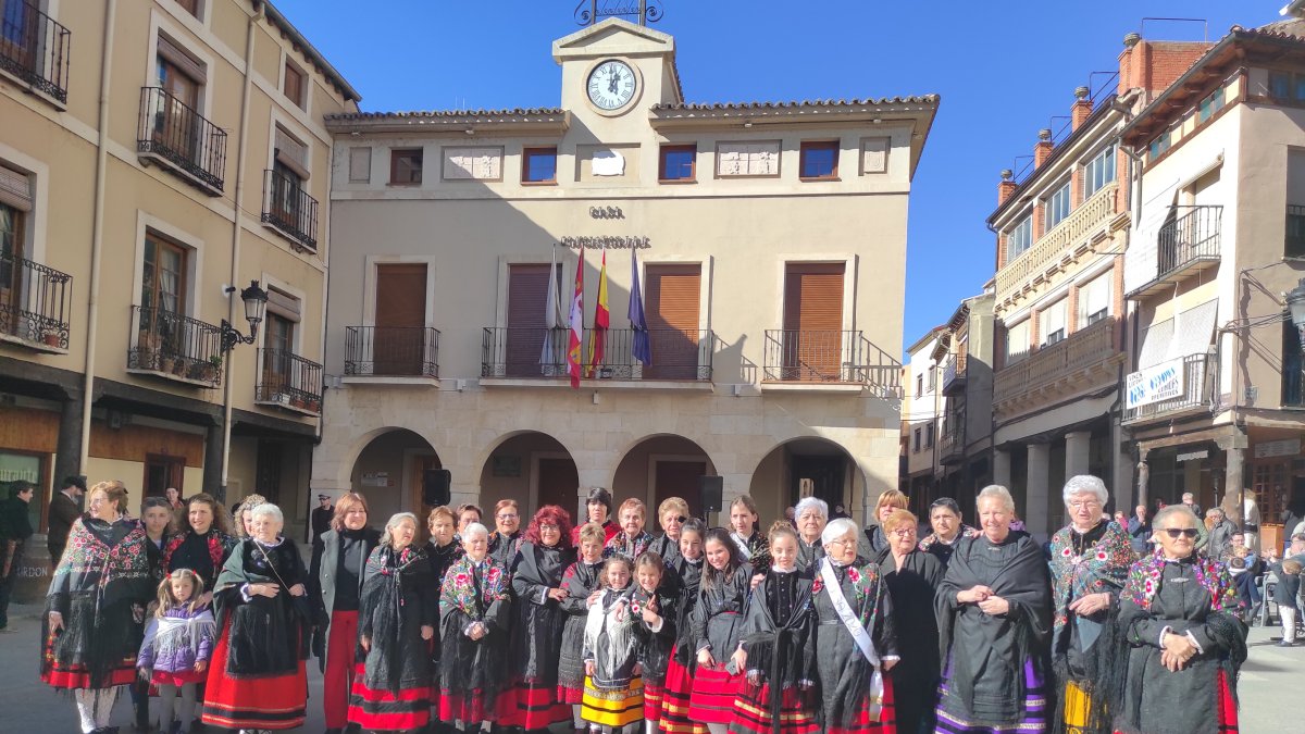 San Esteban de Gormaz ha retomado por todo lo alto la celebración del Día de las Águedas, en una festividad en la que las mujeres son las protagonistas. 
