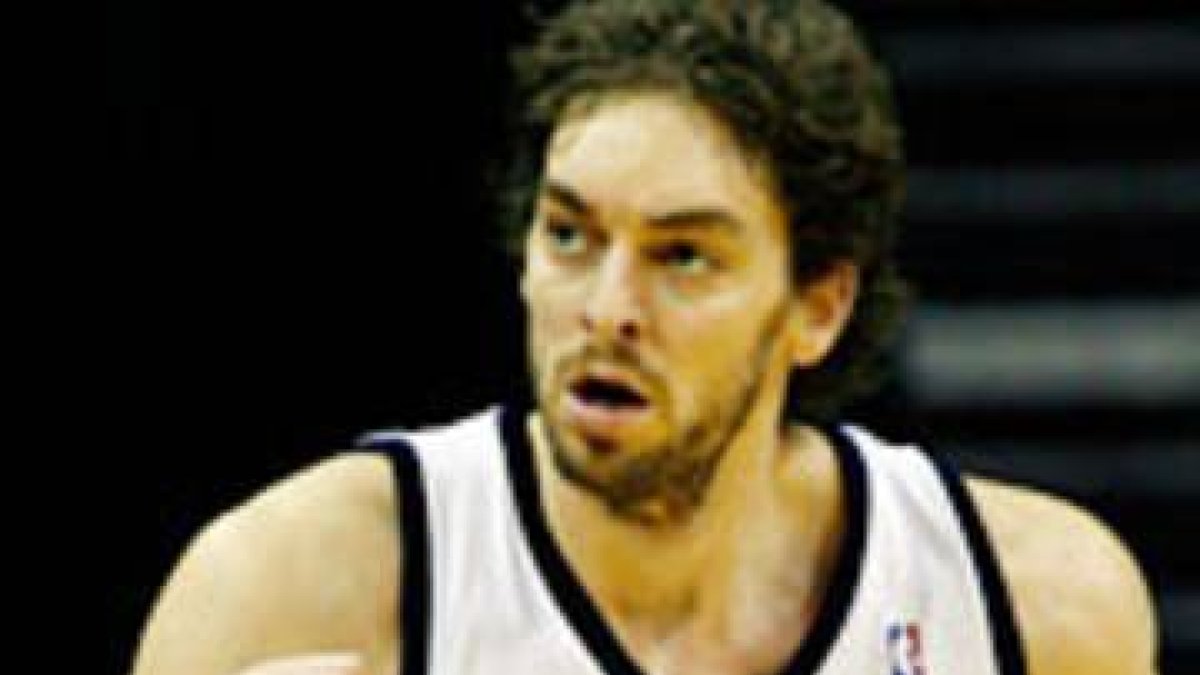 Pau Gasol, durante un partido con los Grizzlies.-Foto: EFE/ MIKE BROWN