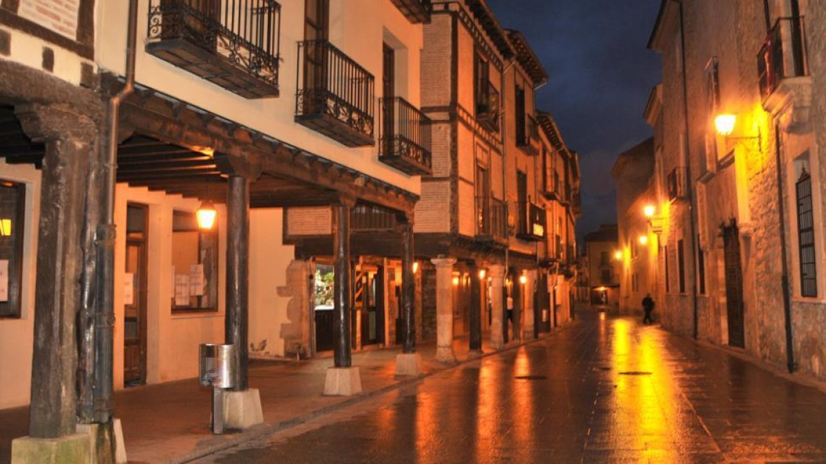 El Ayuntamiento cambiará la iluminación por un sistema puntos de luz más eficientes-V.G.