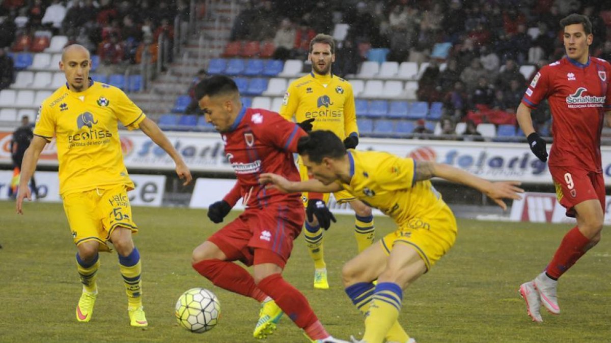 La temporada pasada el Alcorcón empataba a un gol en Los Pajaritos.-DIEGO MAYOR