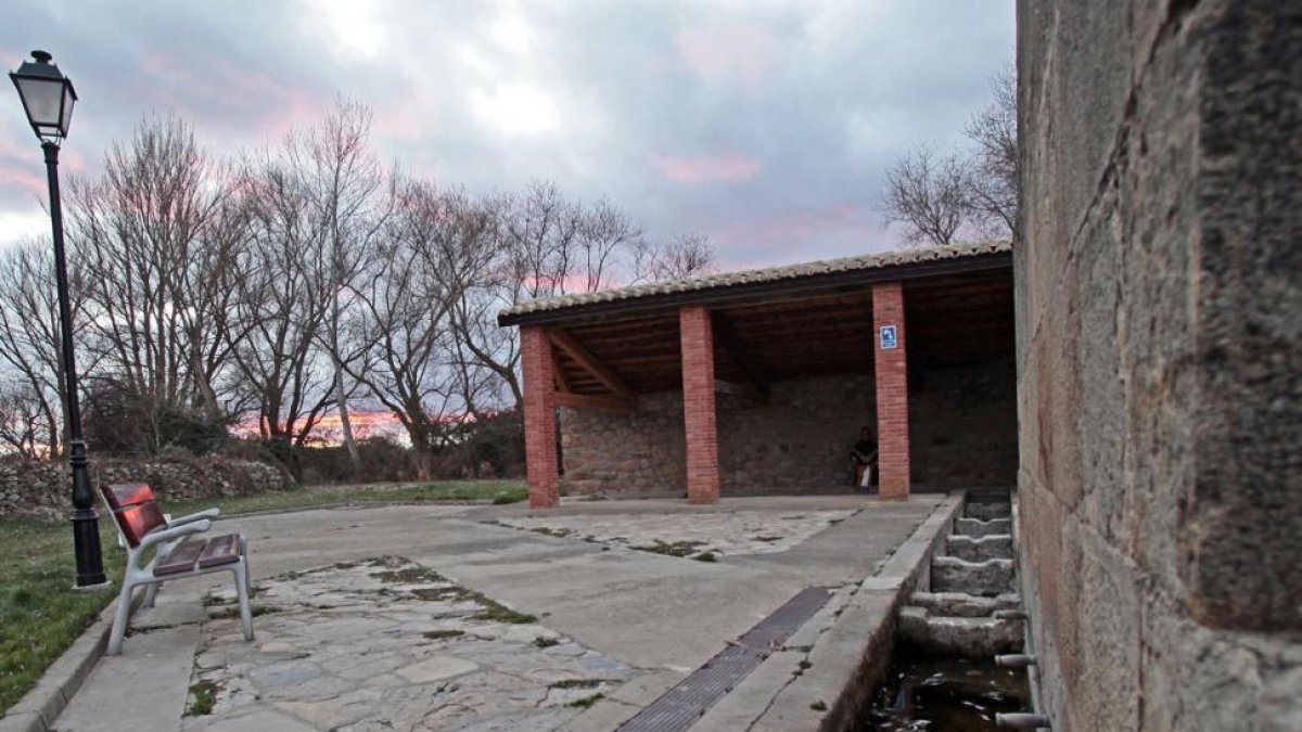 Manantial del que capta el agua Fuentecantos para el abastecimiento-M.T.