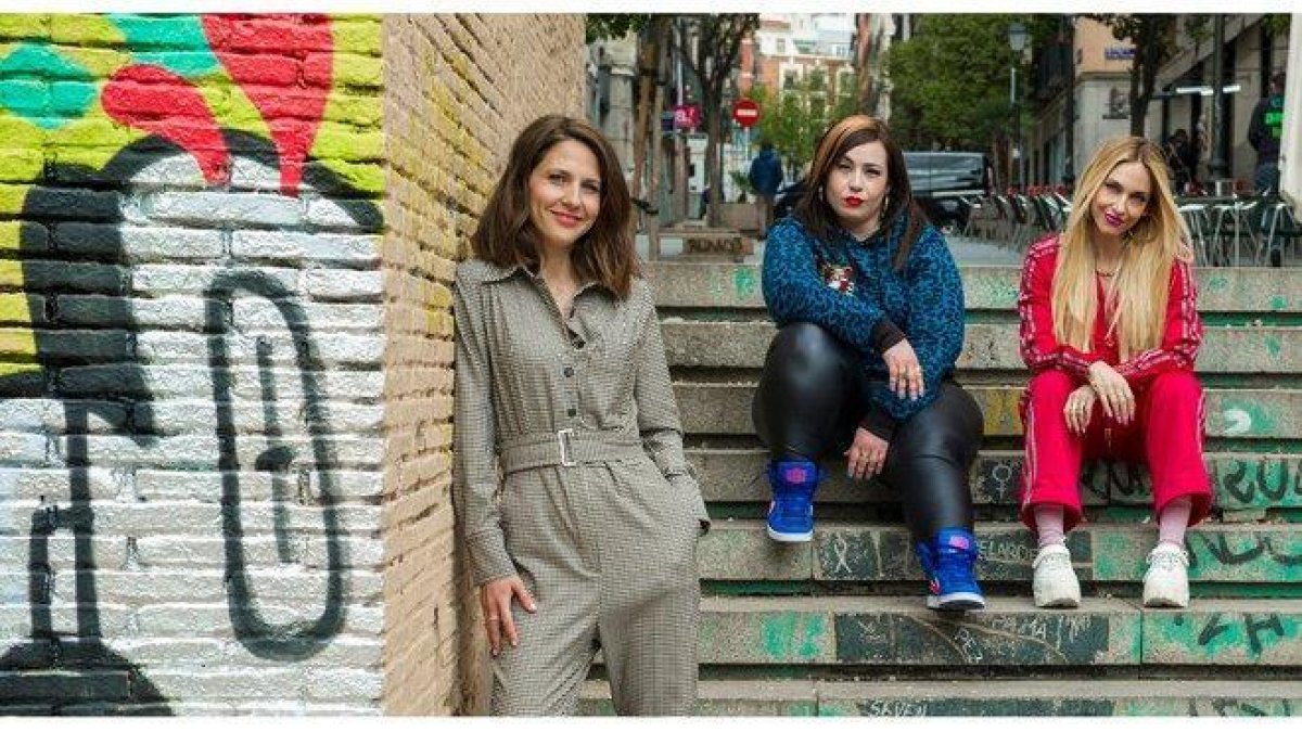 La directora Manuela Burló (izquierda), con las actrices Saida Benzal y Marta Martín.-HBO