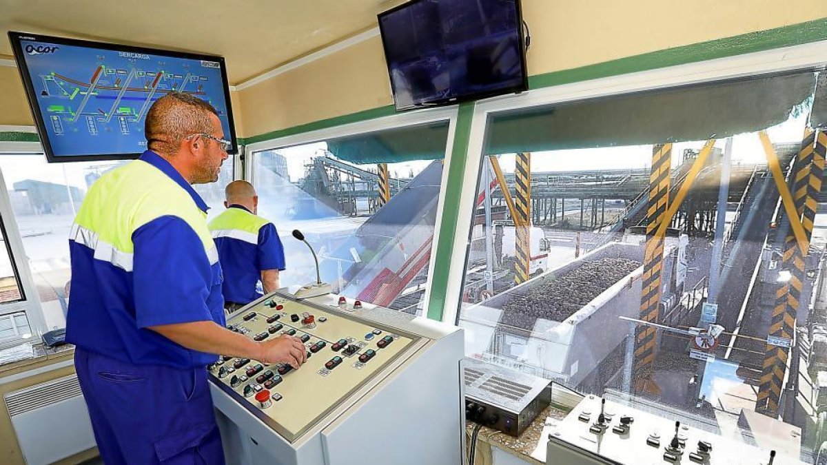 inicio de la campaña de remolacha en la fábrica de Acor en Olmedo.-J.M. LOSTAU