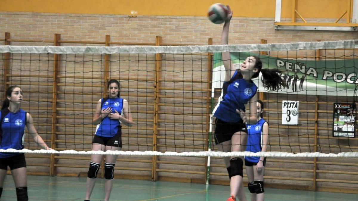 Una jugadora durante las 12 Horas de Minivoleibol.
