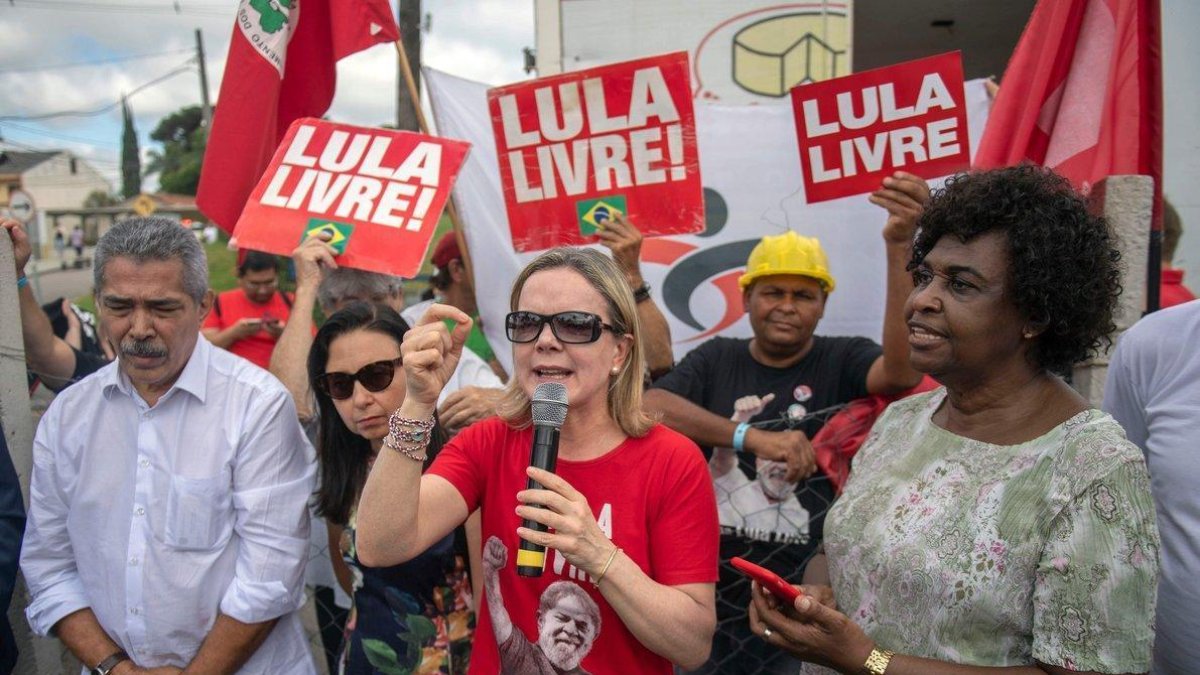 Brazilian Workers Party PT president and Parana state senator Gleisi Hoffmann speaks to supporters of Brazilian former president 2003-201-Mauro Pimentel AFP