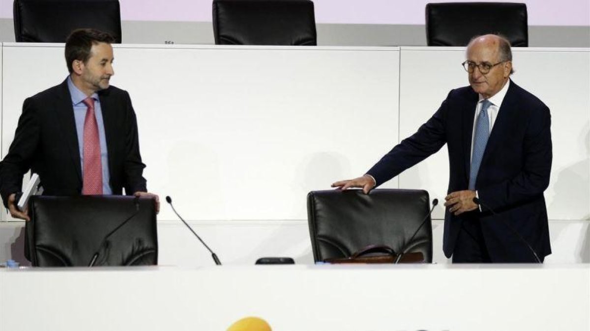 El presidente de Repsol, Antonio Brufau, y el consejero delegado, Josu Jon Imaz.-EFE / CHEMA MOYA
