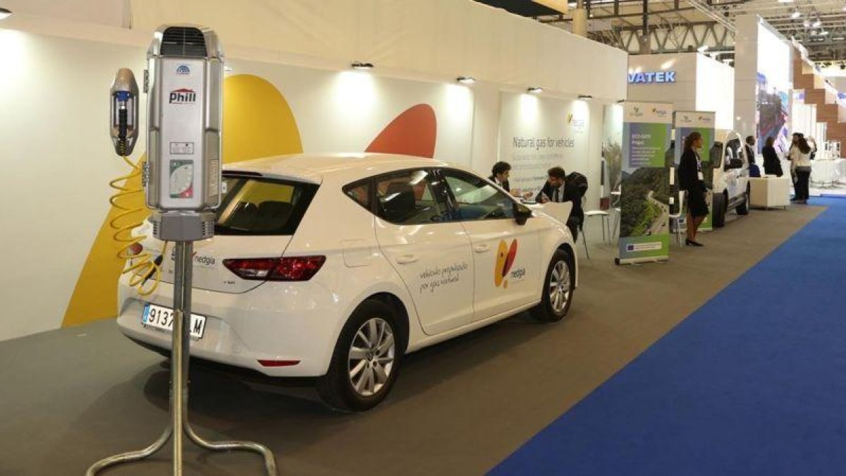 Cargador domestico para coches alimentados con gas comprimido GNC, mostrado estos días en la feria Gastech.-EL PERIÓDICO