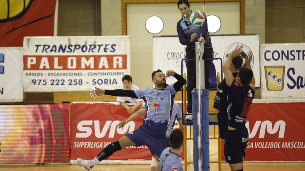 Manu Salvador en un partido de esta pasada temporada. LUIS ÁNGEL TEJEDOR