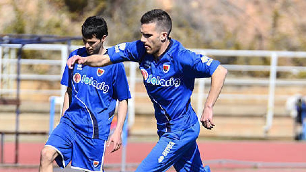 Julio Álvarez durante un entrenamiento de pretemporada. / VALENTÍN GUISANDE-