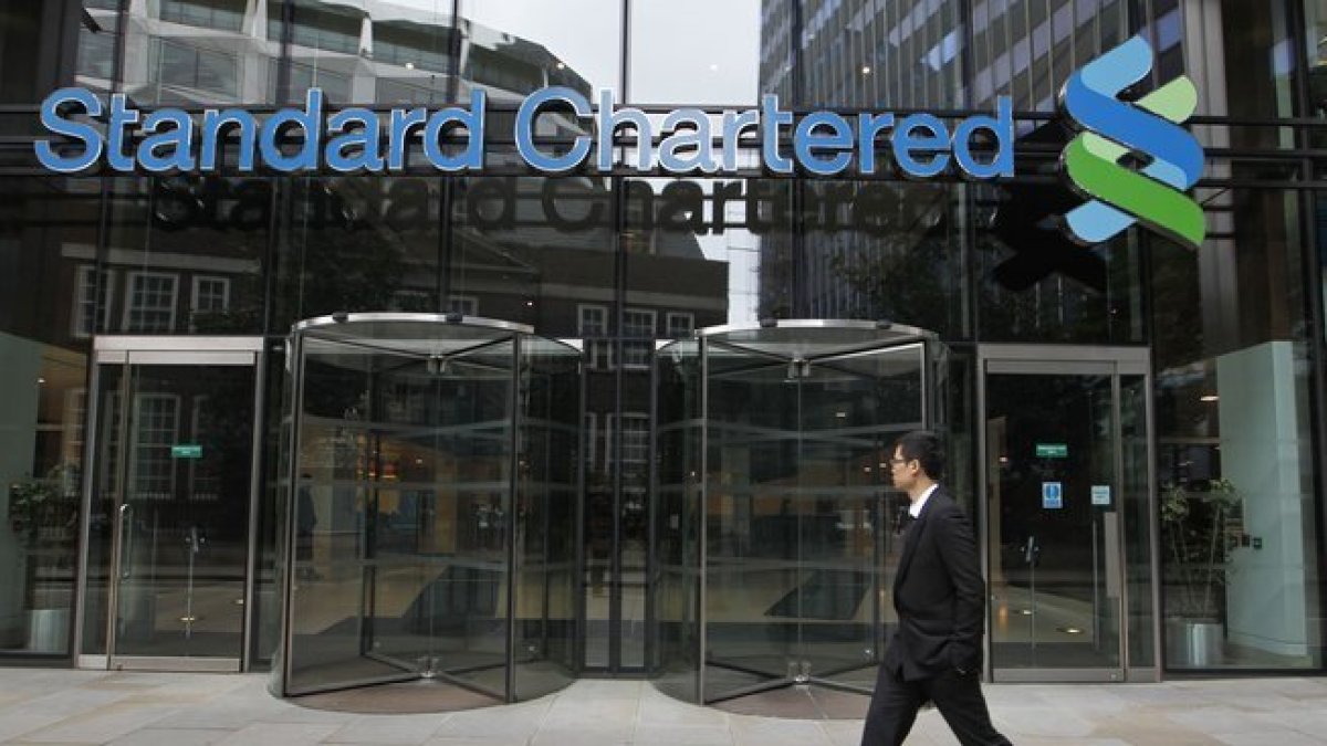 El banco británico Standard Chartered sancionado por los EEUU.-AP