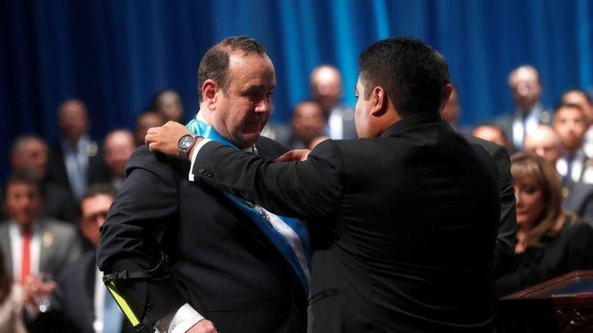 El médico y cirujano de 63 años Alejandro Giammattei Falla fue investido como el undécimo presidente de Guatemala.-EFE