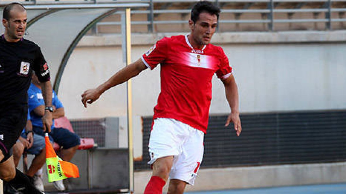 Kike García es la referencia ofensiva del Real Murcia. / LA OPINIÓN DE MURCIA-