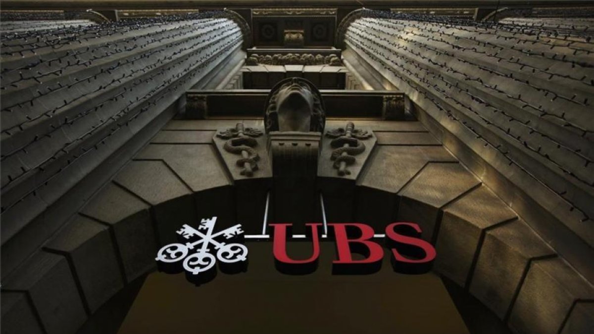 La sede del banco UBS en Zúrich, Suiza.-REUTERS