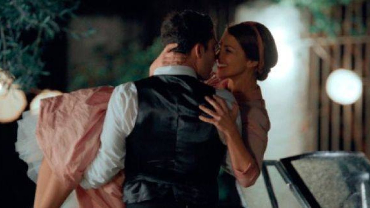 Miguel Ángel Silvestre y Paula Echevarría, en 'Velvet'.-Foto: ATRESMEDIA