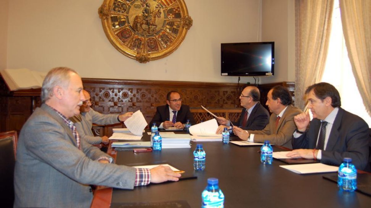Miembros que asistieron ayer a la reunión del Consorcio.-Prensa Diputación