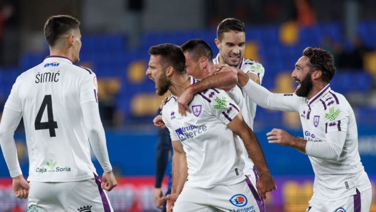 Los jugadores del Numancia celebran el gol de Bonaldo que era el momentáneo 0-2 ante el Barça Atlétic. ÁREA 11