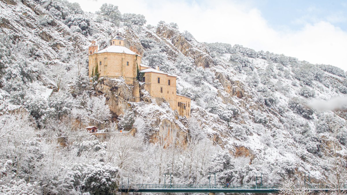 Nieve en San Saturio en una imagen de archivo. MARIO TEJEDOR