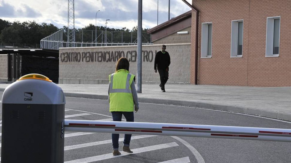 Nuevo centro penitenciario de Soria, en una imagen de ayer por la tarde.-VALENTÍN GUISANDE