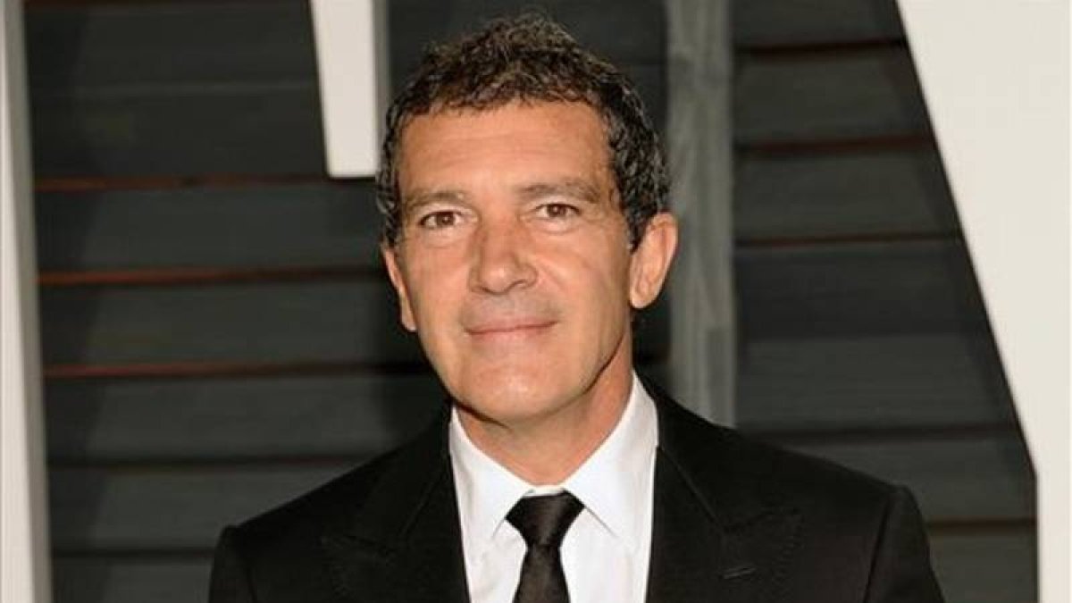 El actor Antonio Banderas, a su llegada a la fiesta de Vanity Fair, la noche de los Oscar.-Foto: AP / EVAN AGOSTINI